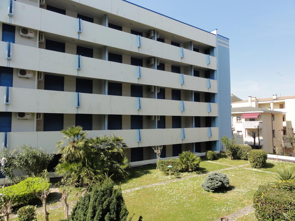 Residence Acapulco Бибионе Экстерьер фото